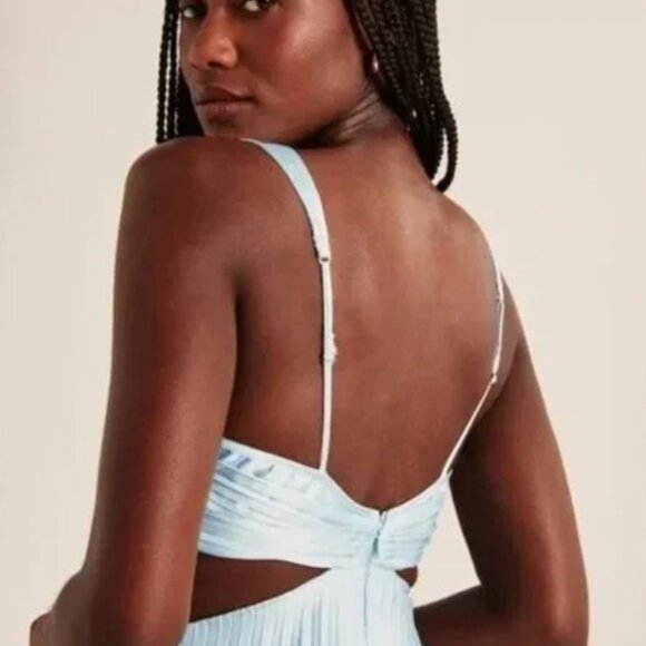 Abercrombie Pleated Giselle Cutout Maxi Dress - Picture 2 of 4